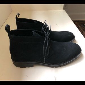 Calvin Klein men’s 9.5 black faux suede boots